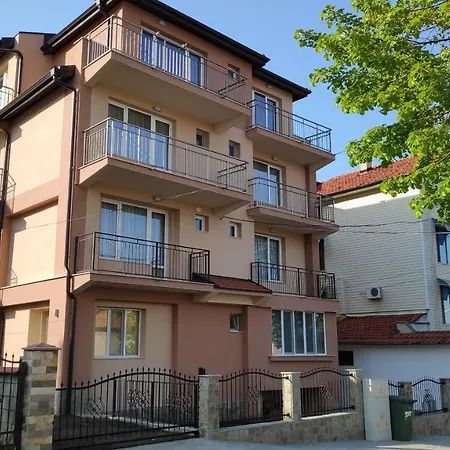 בית הארחה Къща За Гости Снежа, Guests House Snezha אובזור